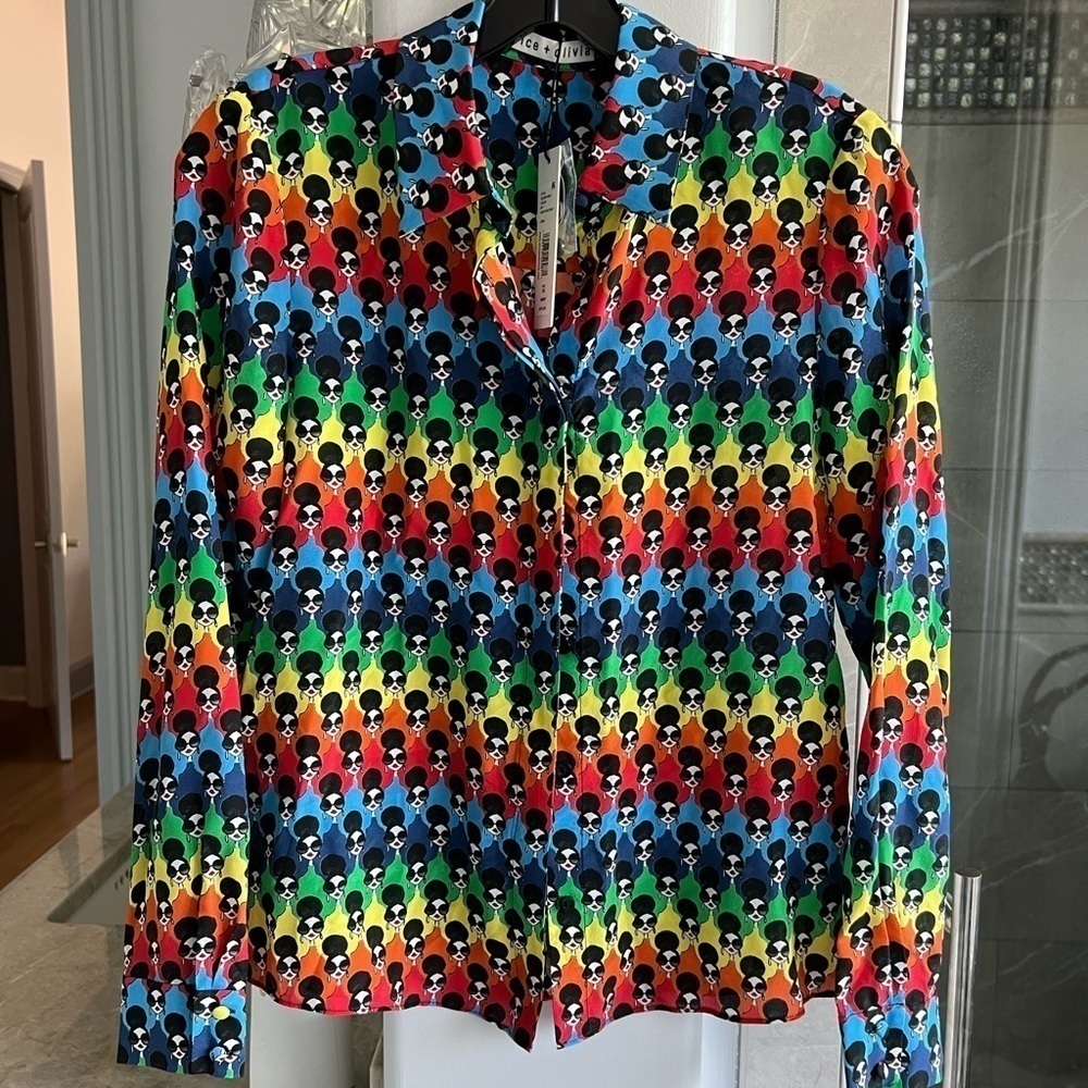 Alice + Olivia Willa Rainbow Logo Print Blouse - Picture 4 of 15